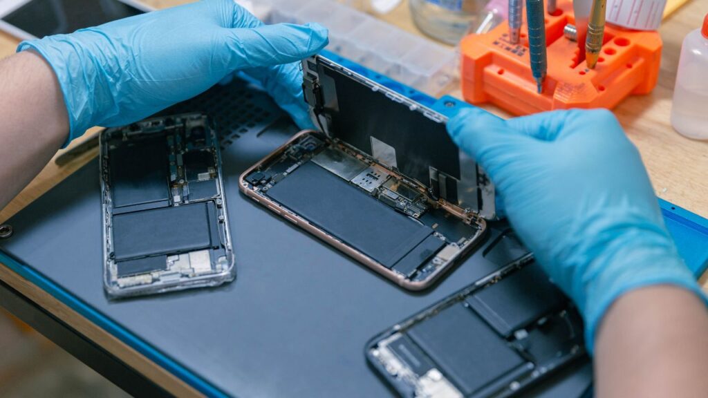 How to Fix a Cracked Phone Screen - DIY vs Professional Repair