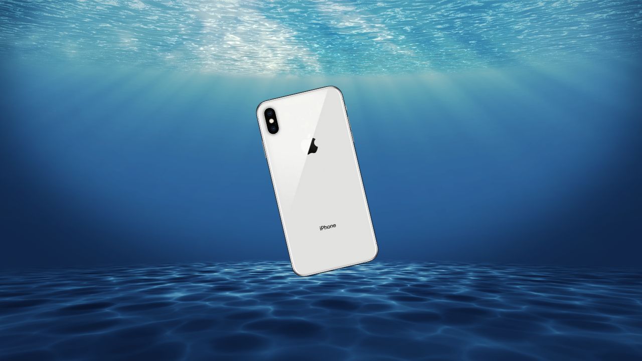 8 Tips When Your Phone Falls in Water